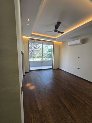 Room in 4 BHK Builder Floor at Unitech Deerwood Chase, Nirvana Country – for Sale