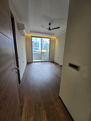 Room in 4 BHK Builder Floor at Unitech Deerwood Chase, Nirvana Country – for Sale