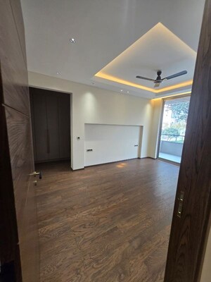 Room in 4 BHK Builder Floor at Unitech Deerwood Chase, Nirvana Country – for Sale