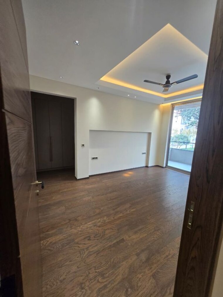 Room, unitech-deerwood-chase 4 Bedroom 360 Sq.Yd. Builder Floor In Nirvana Country Gurgaon 10481032