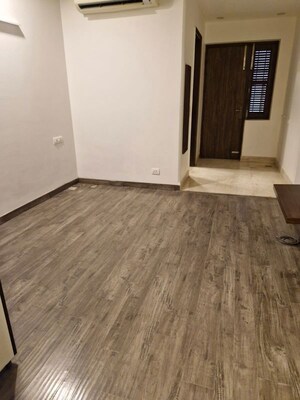 Room in 3 BHK Builder Floor at South City 1 – for Rent
