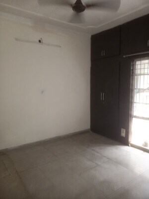 Room in 2 BHK Apartment at Vasant Kunj – for Rent