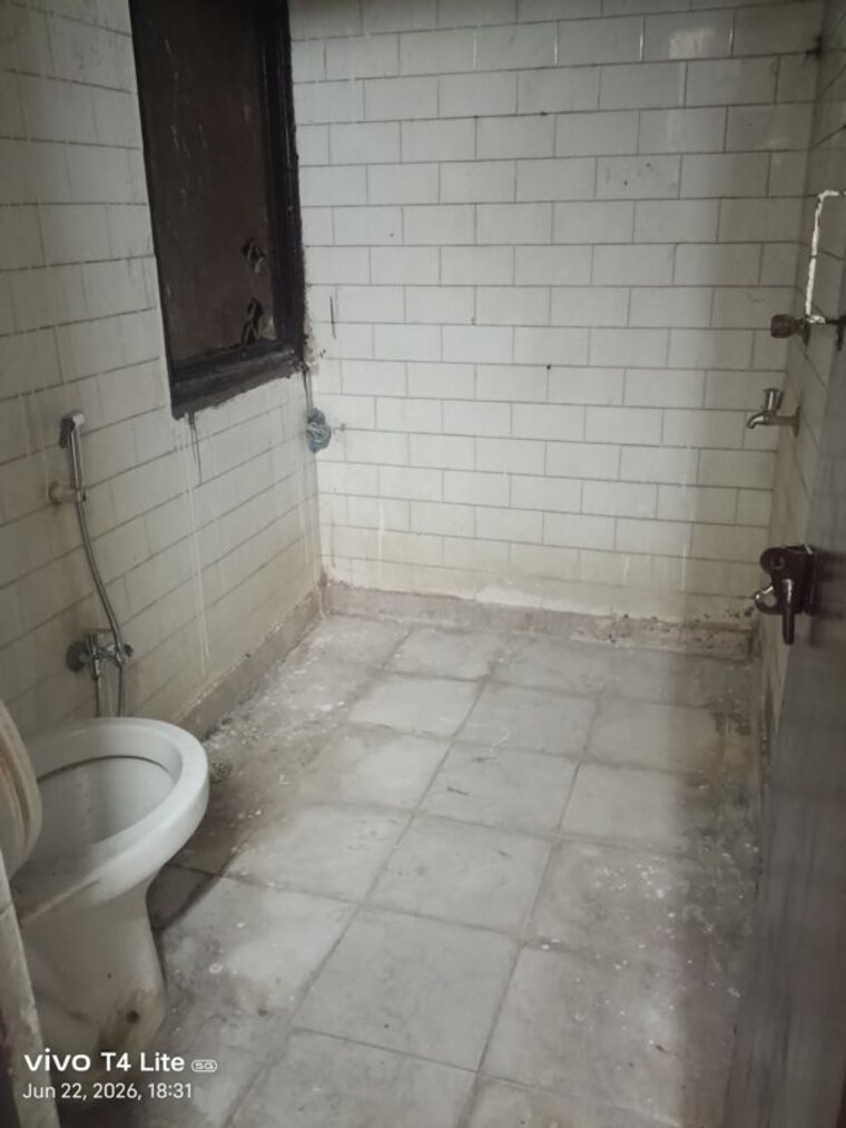 Bathroom, malviya nagar 1 Bedroom 50 Sq.Yd. Builder Floor In Malviya Nagar Delhi 10481093