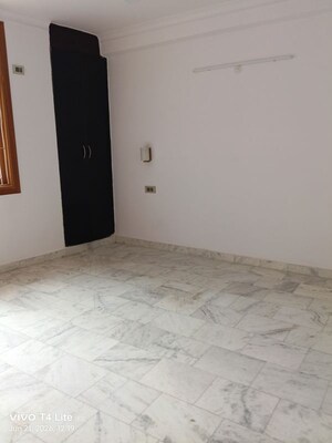Room in 2 BHK Apartment at Malviya Nagar – for Rent