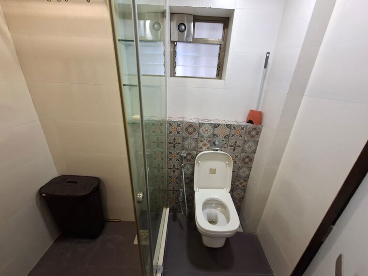Bathroom, oberoi-springs 4 Bedroom 1800 Sq.Ft. Apartment In Andheri West Mumbai 10481130
