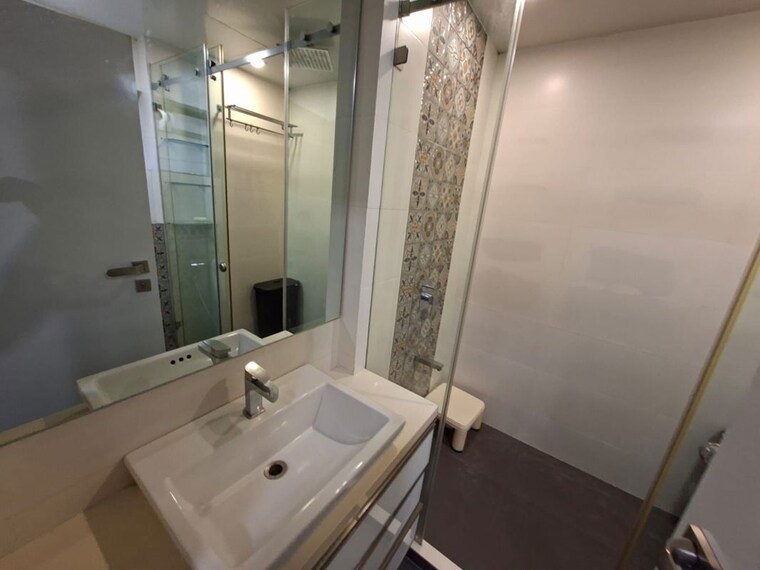 Bathroom, oberoi-springs 4 Bedroom 1800 Sq.Ft. Apartment In Andheri West Mumbai 10481130