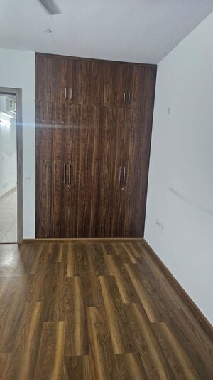 Furnished Amenities in 3.5 BHK Apartment at Emaar Palm Gardens, Sector 83 – for Rent