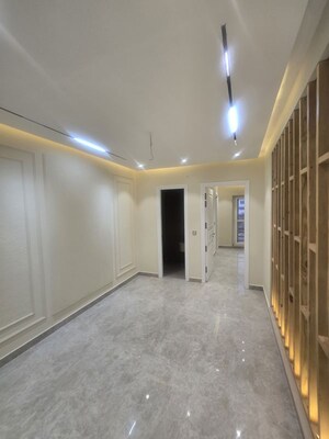 Room in 4 BHK Independent House at Laxman Chowk – for Sale