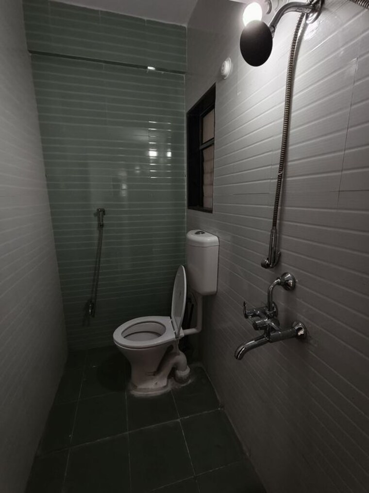 Bathroom, abhishek-apartments-malad 1 Bedroom 645 Sq.Ft. Apartment In Malad East Mumbai 10481192