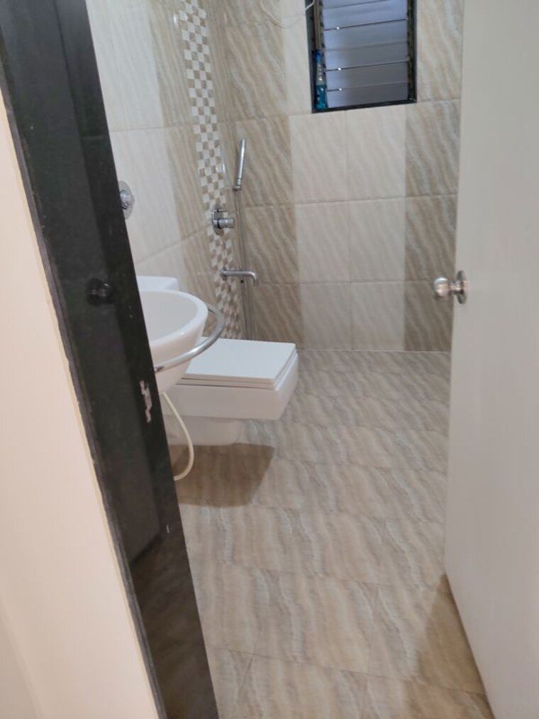 Bathroom, patliputra-building 3 Bedroom 1250 Sq.Ft. Apartment In Andheri West Mumbai 10481194