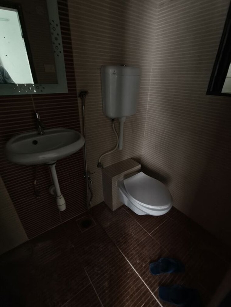 Bathroom, abhishek-apartments-malad 1 Bedroom 620 Sq.Ft. Apartment In Malad East Mumbai 10481213