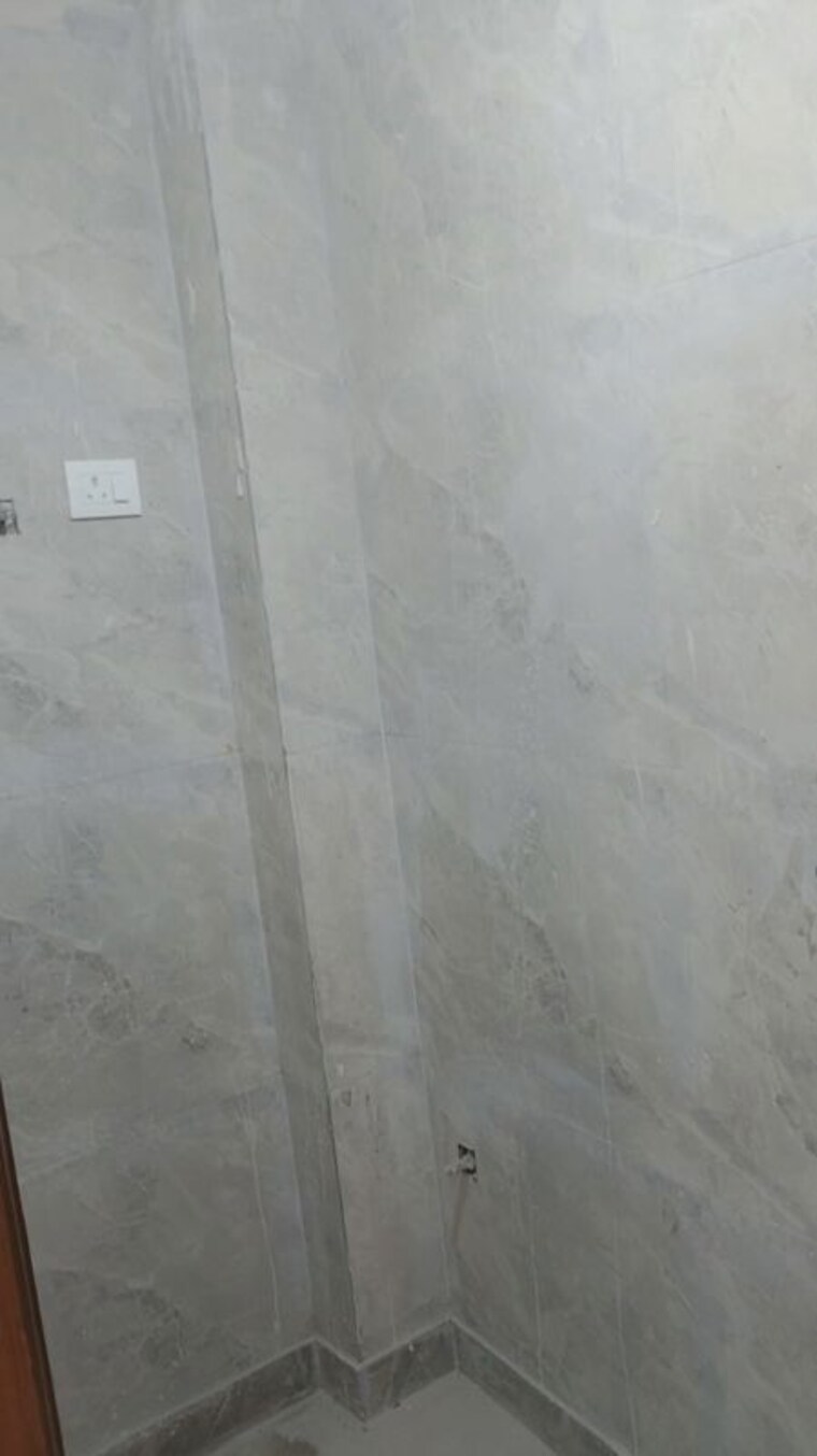 Bathroom, kalkaji 2 Bedroom 70 Sq.Yd. Apartment In Kalkaji Delhi 10481233