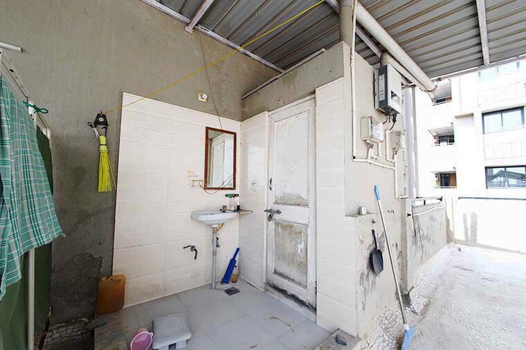 Bathroom, new ranip 3 Bedroom 118 Sq.Yd. Apartment In New Ranip Ahmedabad 10481209