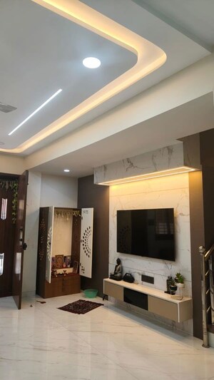 Room in 3 BHK Independent House at Parvat Patia – for Sale