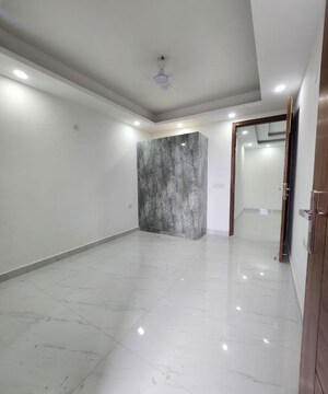 Room in 2 BHK Builder Floor at Saket – for Rent