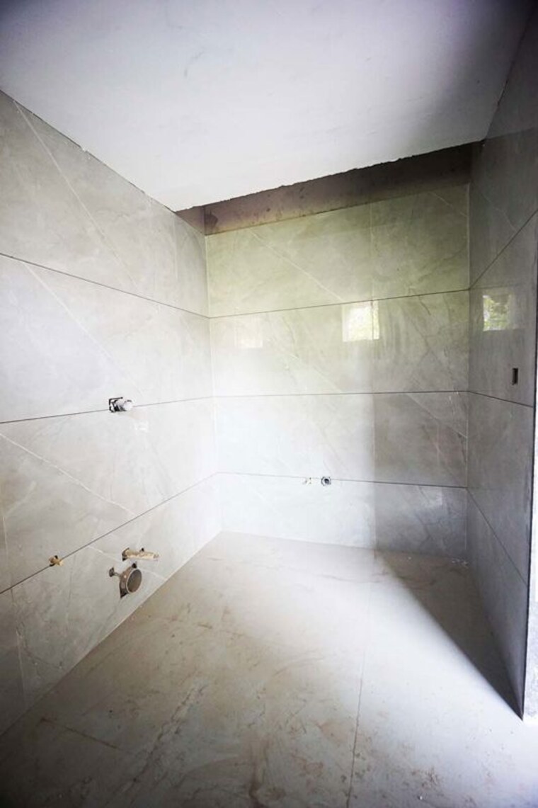 Bathroom, vasna 4 Bedroom 360 Sq.Yd. Apartment In Vasna Ahmedabad 10481295