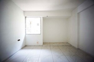 Room in 4 BHK Apartment at Vasna – for Sale