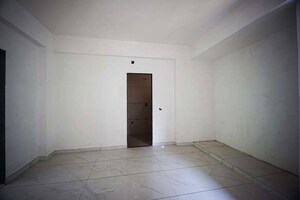 Room in 4 BHK Apartment at Vasna – for Sale