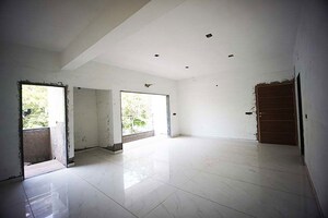 Room in 4 BHK Apartment at Vasna – for Sale