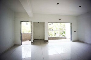 Room in 4 BHK Apartment at Vasna – for Sale