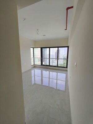 Room in 3 BHK Apartment at Mahindra Lifespaces Vivante, Andheri East – for Rent