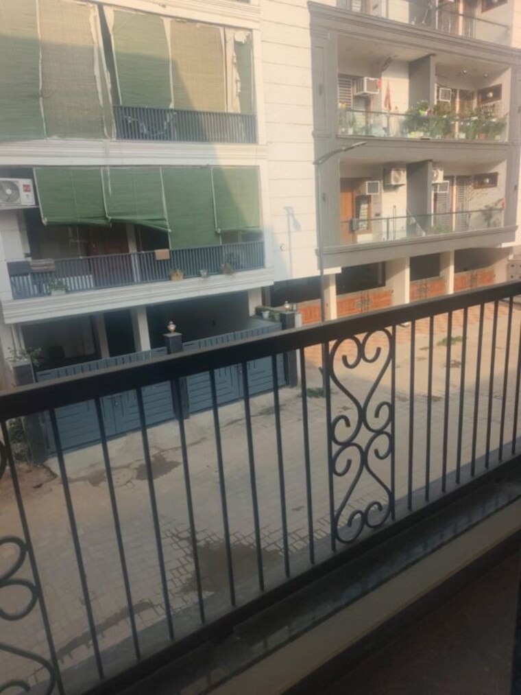Balcony, puri-kohinoor 3 Bedroom 150 Sq.Yd. Builder Floor In Sector 89 Faridabad 10481332