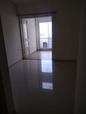 Room in 2.5 BHK Apartment at Rave De Khar Plaza, Dhankawadi – for Rent