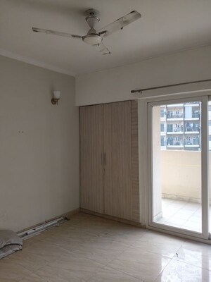 2 BHK Apartment For Rent in Gaur City 2 - 14th Avenue, Sector 16c Greater Noida