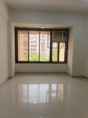 Room in 2 BHK Apartment at Accord CHS Andheri West, Andheri West – for Rent