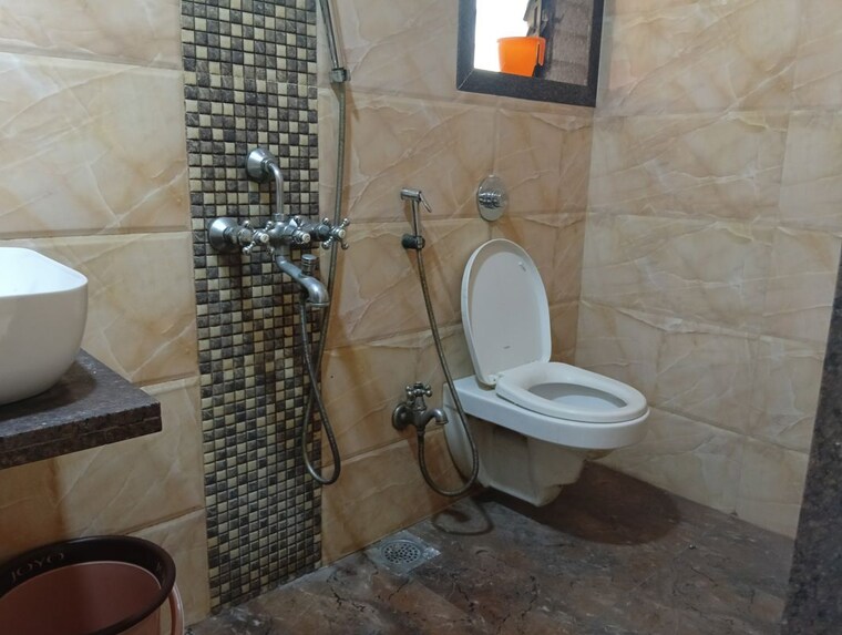 Bathroom, accord-chs-andheri-west 2 Bedroom 700 Sq.Ft. Apartment In Andheri West Mumbai 10481405