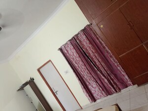 Furnished Amenities in 4 BHK Builder Floor at Krishna Nagar – for Rent