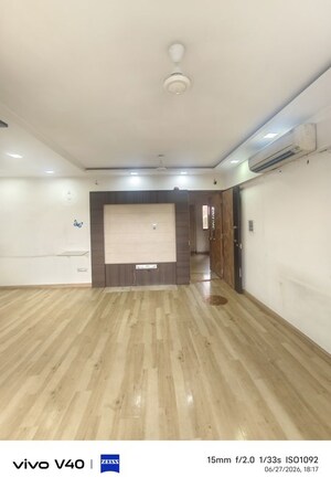 Room in 3 BHK Apartment at Mahavir Amrut, Sanpada – for Rent