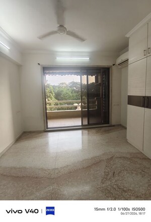 Room in 3 BHK Apartment at Mahavir Amrut, Sanpada – for Rent