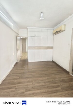 Room in 3 BHK Apartment at Mahavir Amrut, Sanpada – for Rent