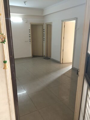 Room in 2 BHK Apartment at Panchsheel Greens II, Sector 16 Greater Noida – for Rent