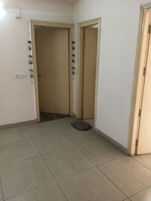 Room in 2 BHK Apartment at Panchsheel Greens II, Sector 16 Greater Noida – for Rent