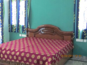 Bedroom in 2 BHK Builder Floor at Sector 21a – for Rent