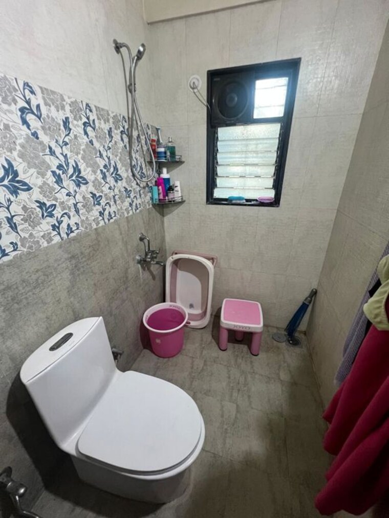 Bathroom, goel-ganga-preet 3 Bedroom 1600 Sq.Ft. Apartment In Aundh Pune 10481691