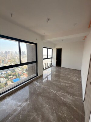 Room in 3 BHK Apartment at Dn Nagar – for Sale