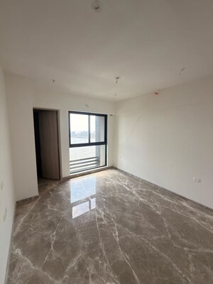 Room in 3 BHK Apartment at Dn Nagar – for Sale
