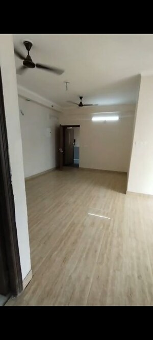 Room in 3 BHK Apartment at Jaypee Green Kosmos Phase II, Sector 134 – for Rent