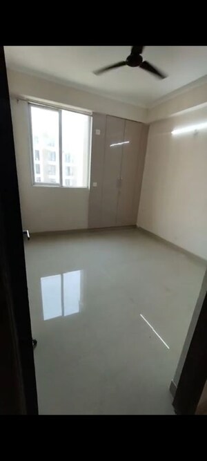 Room in 3 BHK Apartment at Jaypee Green Kosmos Phase II, Sector 134 – for Rent