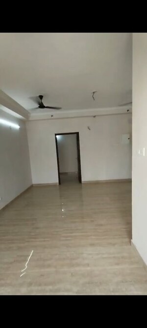 Room in 3 BHK Apartment at Jaypee Green Kosmos Phase II, Sector 134 – for Rent