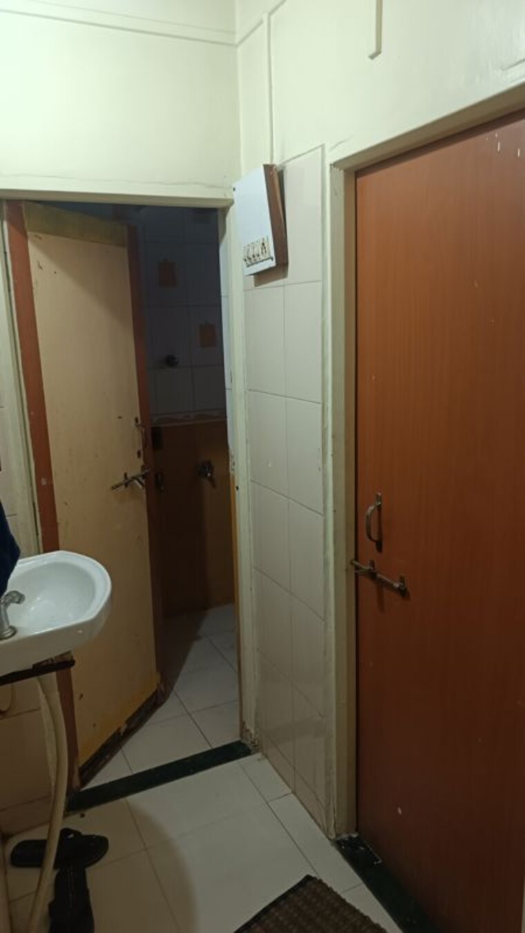 Bathroom, gulab nagar 2 Bedroom 800 Sq.Ft. Apartment In Gulab Nagar Pune 10481805