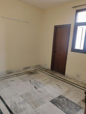 Room in 3 BHK Apartment at Sector 16 A – for Rent