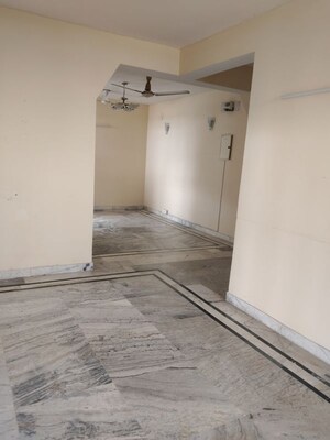 Room in 3 BHK Apartment at Sector 16 A – for Rent
