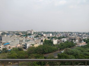 Plot Area in 3 BHK Apartment at Sector 16 A – for Rent