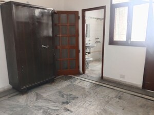 Room in 3 BHK Apartment at Sector 16 A – for Rent