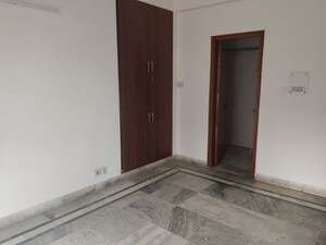 Room in 3 BHK Apartment at Sector 16 A – for Rent