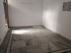 Room in 3 BHK Apartment at Sector 16 A – for Rent